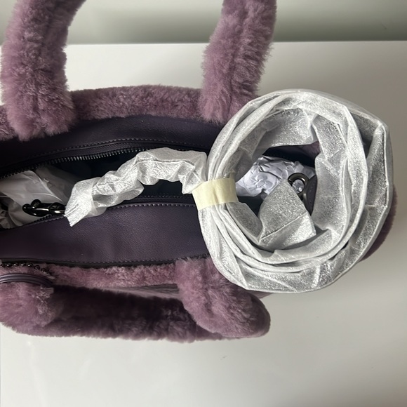 Coach Tote 28 In Signature Shearling in Dusty Purple (New! Dustbag included) - Picture 6 of 9
